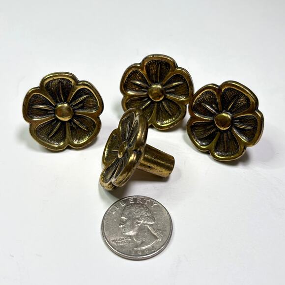 Set of 4 Vintage KBC N18322 Floral Cabinet Knobs Antiqued Brass Flower Pulls - Picture 3 of 8